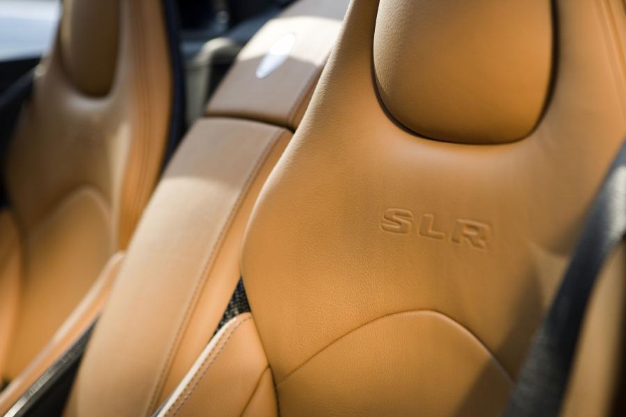 Детали интерьера Mercedes-Benz SLR McLaren Roadster (R199) 2007 года  (WW) (фото 135 из 156)